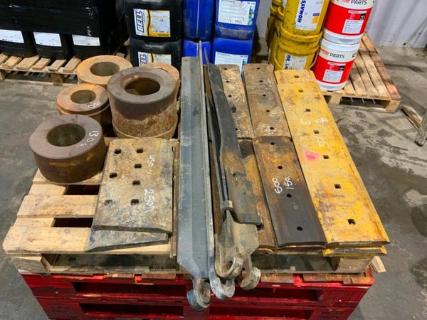 GUMMY BUCKET.........BOLT ON CUTTING EDGES. 377979146