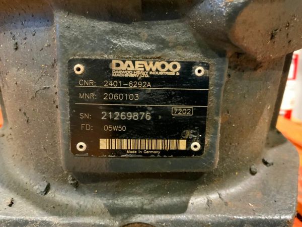 UNUSED DAEWOO TRACK DRIVE TRAVEL MOTOR. 377979130