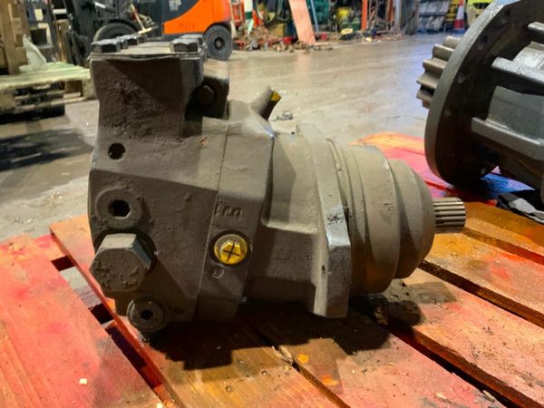 UNUSED DAEWOO TRACK DRIVE TRAVEL MOTOR. 377979131