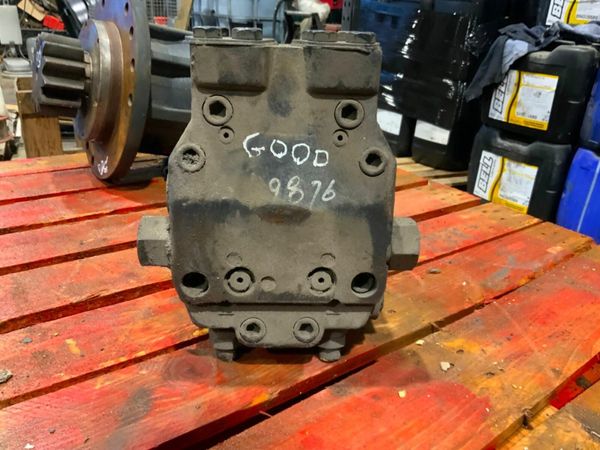 UNUSED DAEWOO TRACK DRIVE TRAVEL MOTOR. 377979132