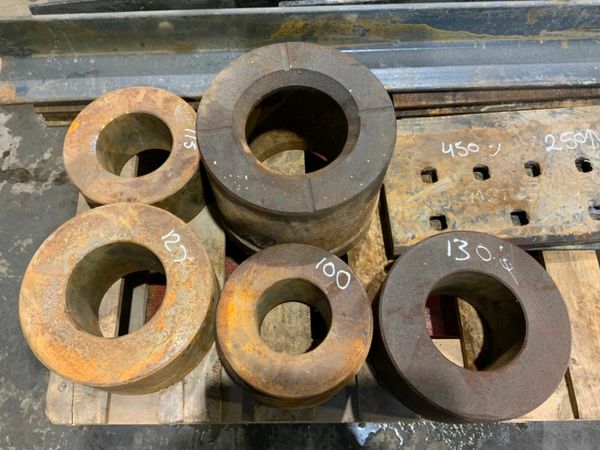 GUMMY BUCKET.........BOLT ON CUTTING EDGES. 377979139