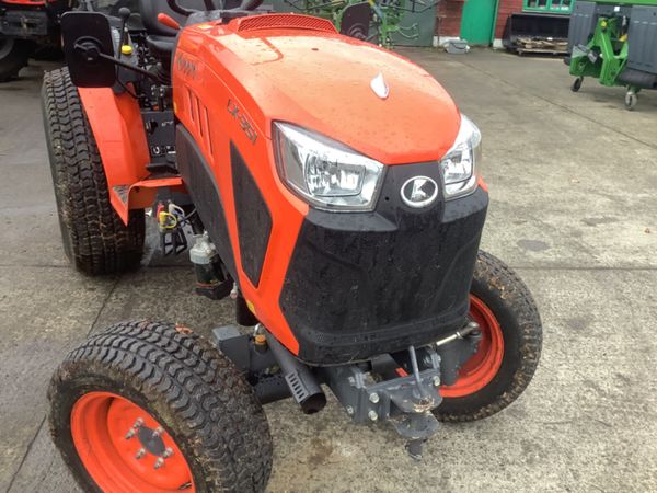 Kubota L351 tractor 378044909