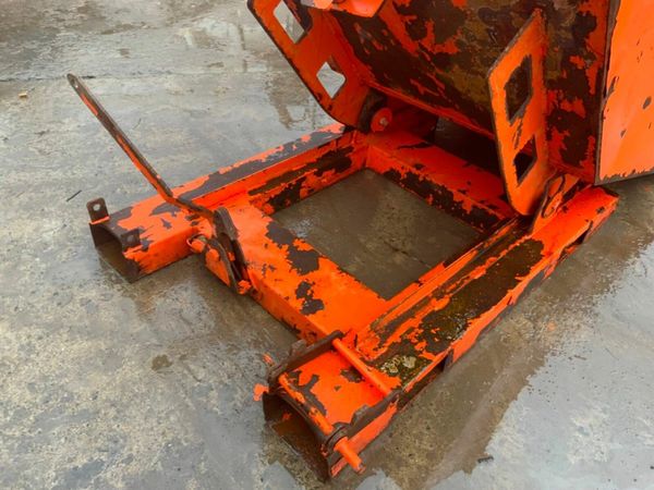 SELF TIPPING FORKLIFT SKIP..4367 378096905