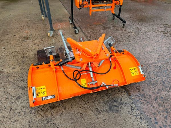 HAKO SWEEPER , SNOW PLOUGH / GRITTER ..239R 378795251