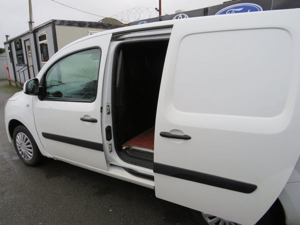 Mercedes-Benz CITAN VAN DIESEL IN WHITE 378710114