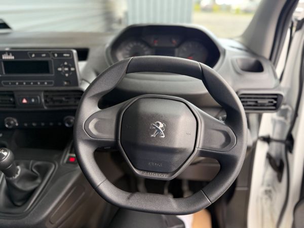 Peugeot Partner 2021 378824397