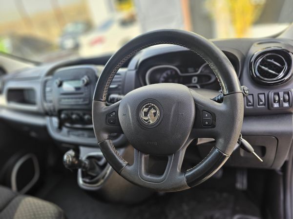 OPEL VIVARO SPORTIVE // 07/26 CVRT // VAT INVOICE 378831860