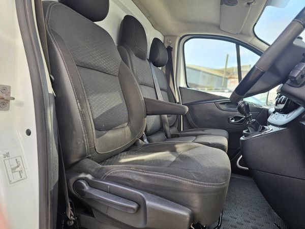 OPEL VIVARO SPORTIVE // 07/26 CVRT // VAT INVOICE 378831861