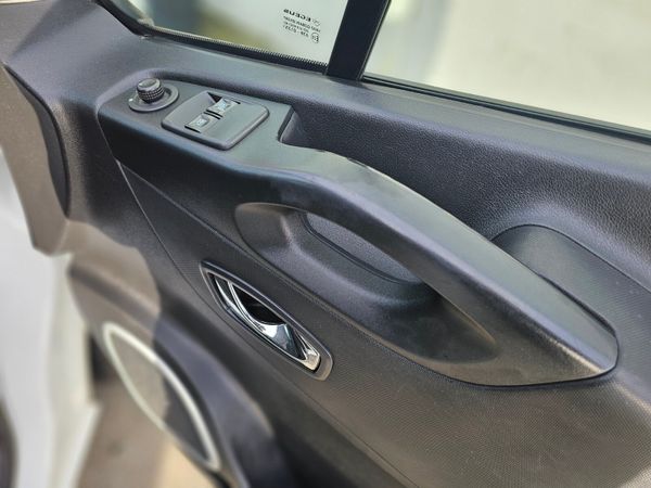 OPEL VIVARO SPORTIVE // 07/26 CVRT // VAT INVOICE 378831867