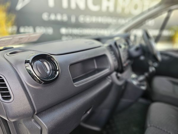 OPEL VIVARO SPORTIVE // 07/26 CVRT // VAT INVOICE 378831875