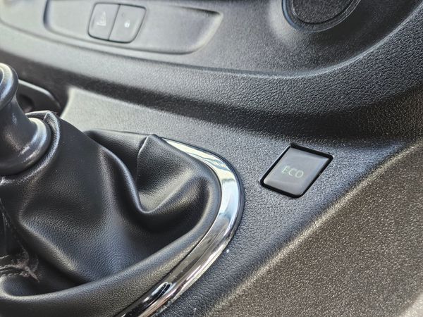 OPEL VIVARO SPORTIVE // 07/26 CVRT // VAT INVOICE 378831885