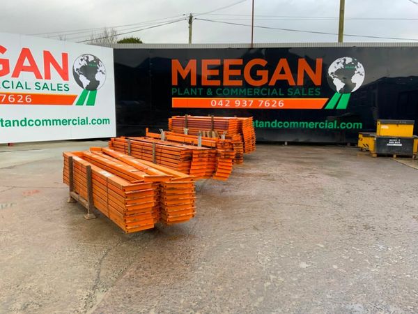 WAREHOUSE STORAGE / PALLET RACKING. 379060945