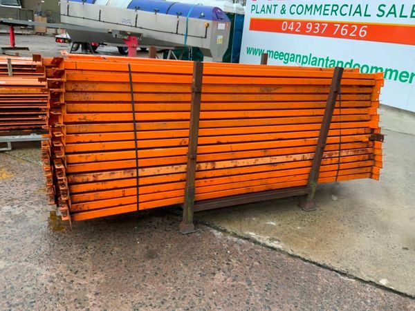 WAREHOUSE STORAGE / PALLET RACKING. 379060952