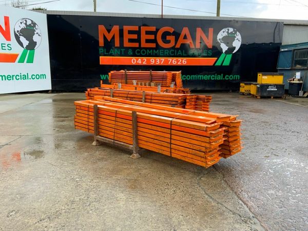 WAREHOUSE STORAGE / PALLET RACKING. 379060956