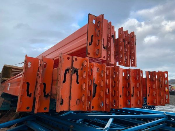 WAREHOUSE STORAGE / PALLET RACKING. 379060961