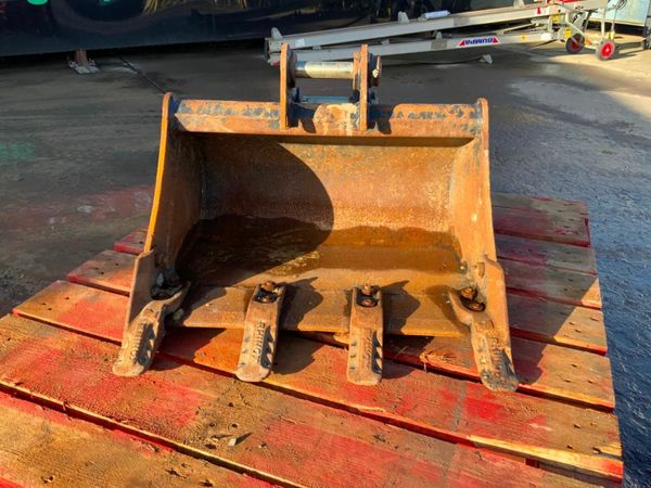 24" RHINOX DIGGING BUCKET.....30mm PINS....713-2 379060979