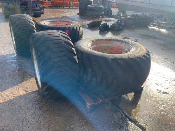 26.5  / 22.5 TRAILER RIMS AND TYRES........4109. 379071175