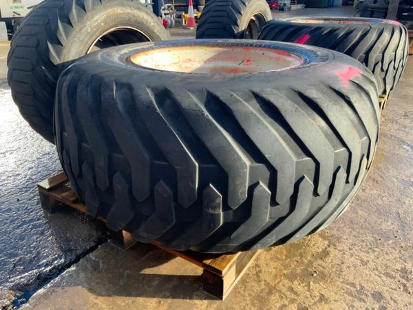 26.5  / 22.5 TRAILER RIMS AND TYRES........4109. 379071179