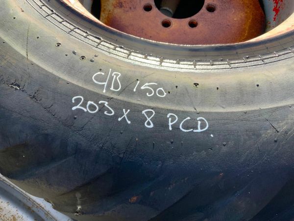 26.5  / 22.5 TRAILER RIMS AND TYRES........4109. 379071181