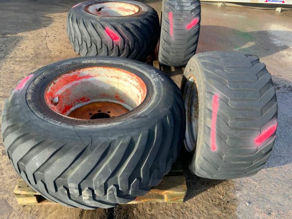 26.5  / 22.5 TRAILER RIMS AND TYRES........4109. 379071183