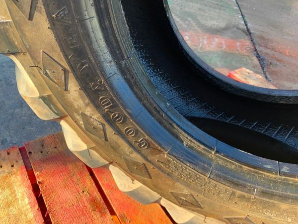 16.9 - 24 BKT TELEPORTER TYRE. 379071247