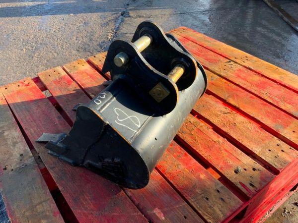 UNUSED 18" RHINIOX BUCKET....30mm PINS.....120v. 379071215