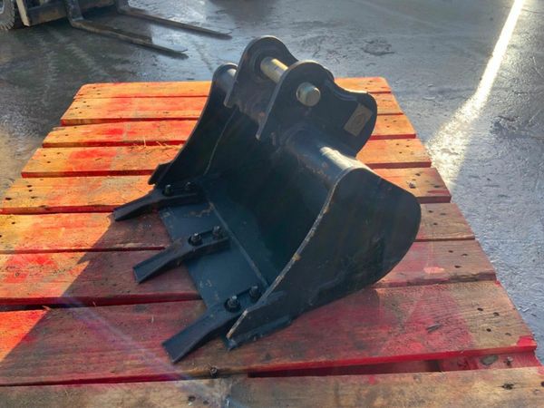 UNUSED 18" RHINIOX BUCKET....30mm PINS.....120v. 379071216