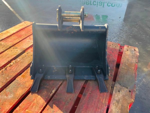 UNUSED 18" RHINIOX BUCKET....30mm PINS.....120v. 379071217