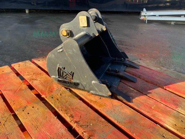 UNUSED 18" RHINIOX BUCKET....30mm PINS.....120v. 379071218