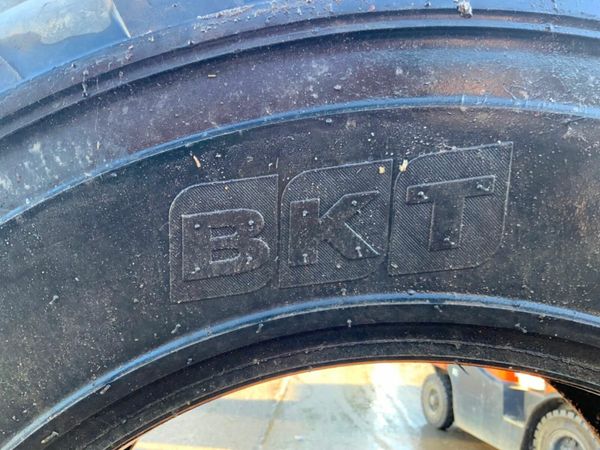 16.9 - 24 BKT TELEPORTER TYRE. 379071235