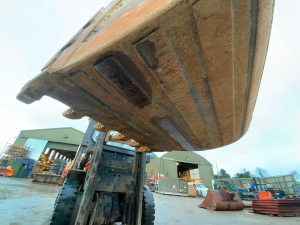 60" STRICKLAND BUCKET....80mm PINS....HL4. 379163048