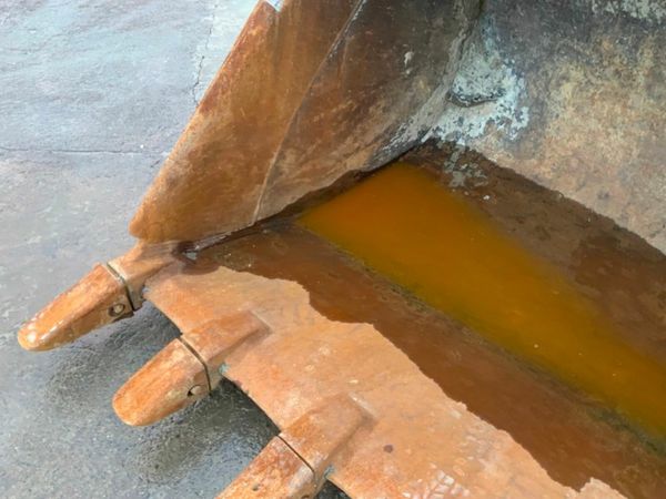 60" STRICKLAND BUCKET....80mm PINS....HL4. 379163027