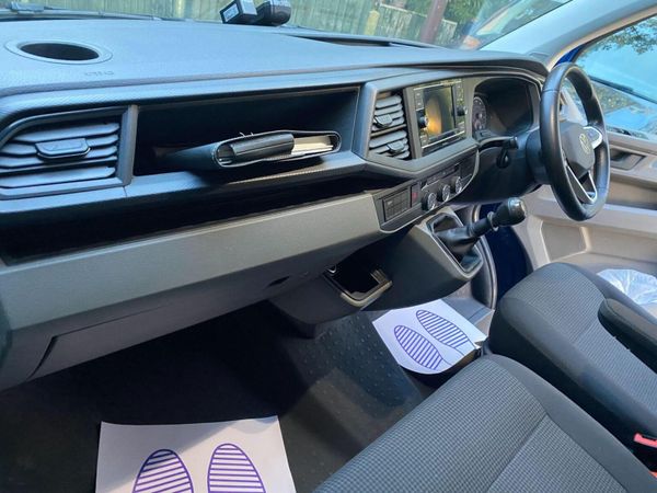 Volkswagen Transporter 2021 379124901