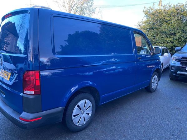 Volkswagen Transporter 2021 379124903