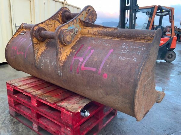 84" CAT GRADING BUCKET.........80mm PINS.........H 379248472