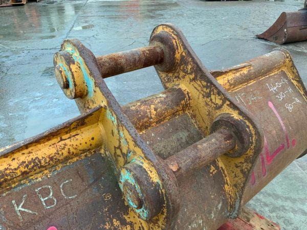 84" CAT GRADING BUCKET.........80mm PINS.........H 379248479