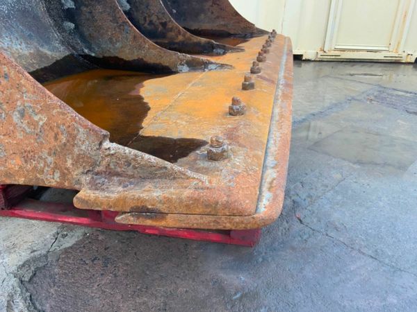 84" CAT GRADING BUCKET.........80mm PINS.........H 379248482