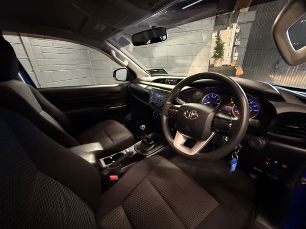 171 Toyota Hilux  2.3D4D *High Spec-Low Klms* 379260450