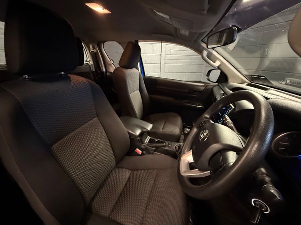 171 Toyota Hilux  2.3D4D *High Spec-Low Klms* 379260458