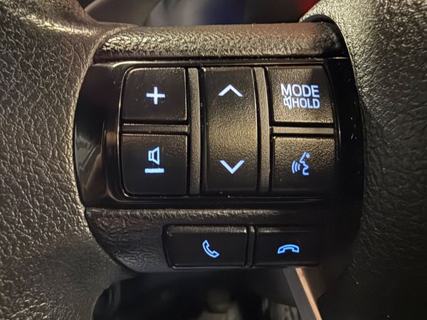 171 Toyota Hilux  2.3D4D *High Spec-Low Klms* 379260477