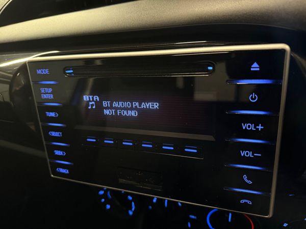 171 Toyota Hilux  2.3D4D *High Spec-Low Klms* 379260485