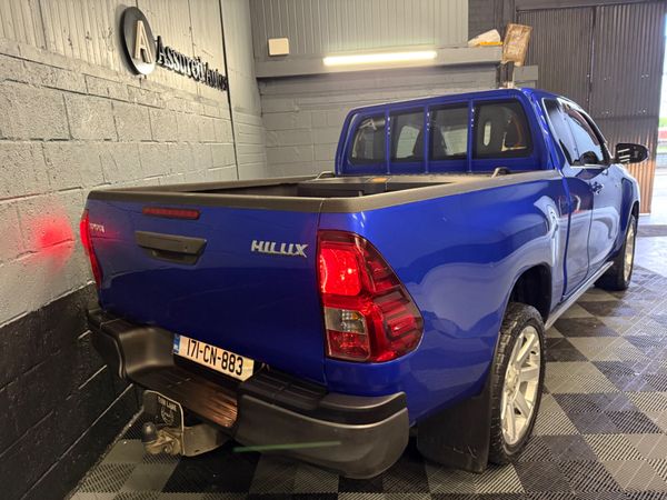 171 Toyota Hilux  2.3D4D *High Spec-Low Klms* 379260432