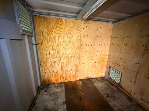 20 x 9 container with extra security doors....933T 379272845