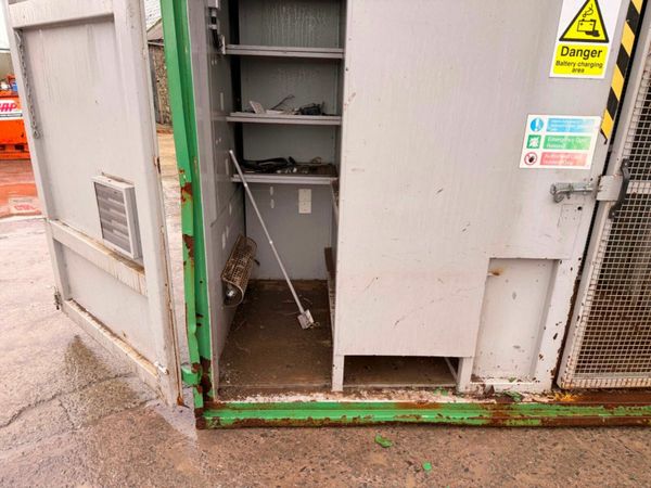 20 x 9 container with extra security doors....933T 379272831