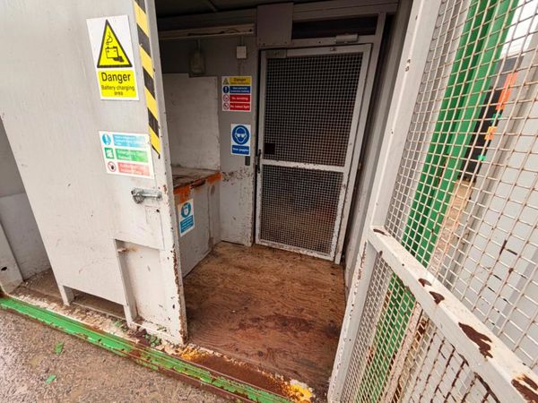 20 x 9 container with extra security doors....933T 379272834