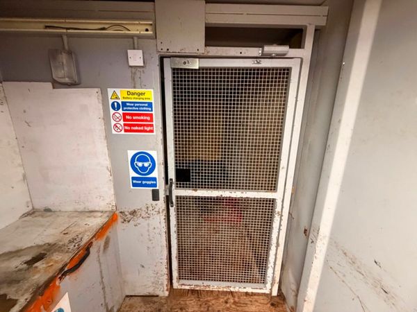 20 x 9 container with extra security doors....933T 379272839