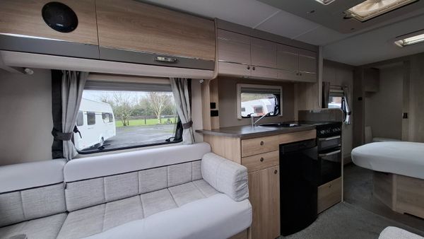 Elddis  Magnum GT Caravan Island bed 379279579