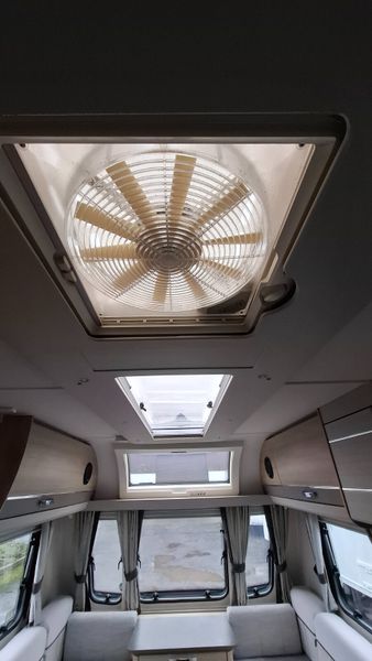 Elddis  Magnum GT Caravan Island bed 379279595