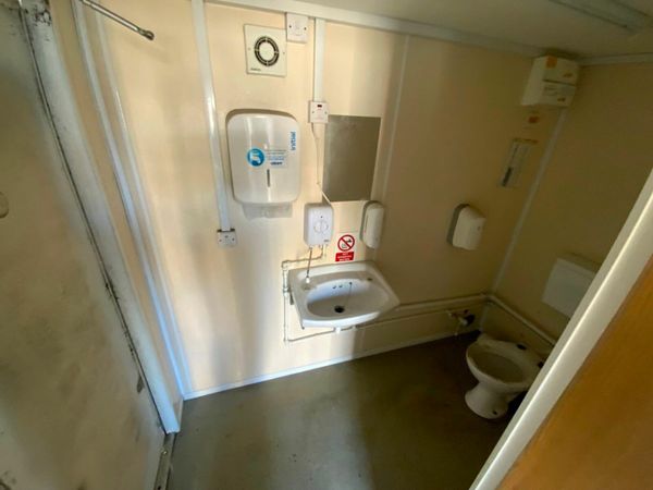 13 x 9 CONTAINERISED SITE TOILET BLOCK....804P 379213604