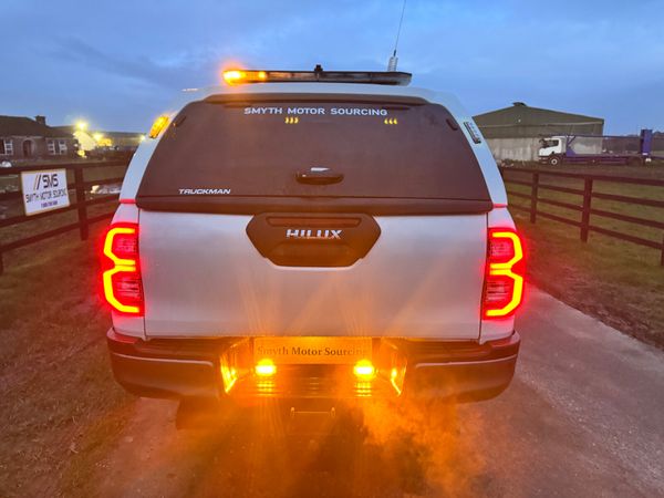 211 Toyota Hilux Invincible X 2.8L LOOK***** 379407053